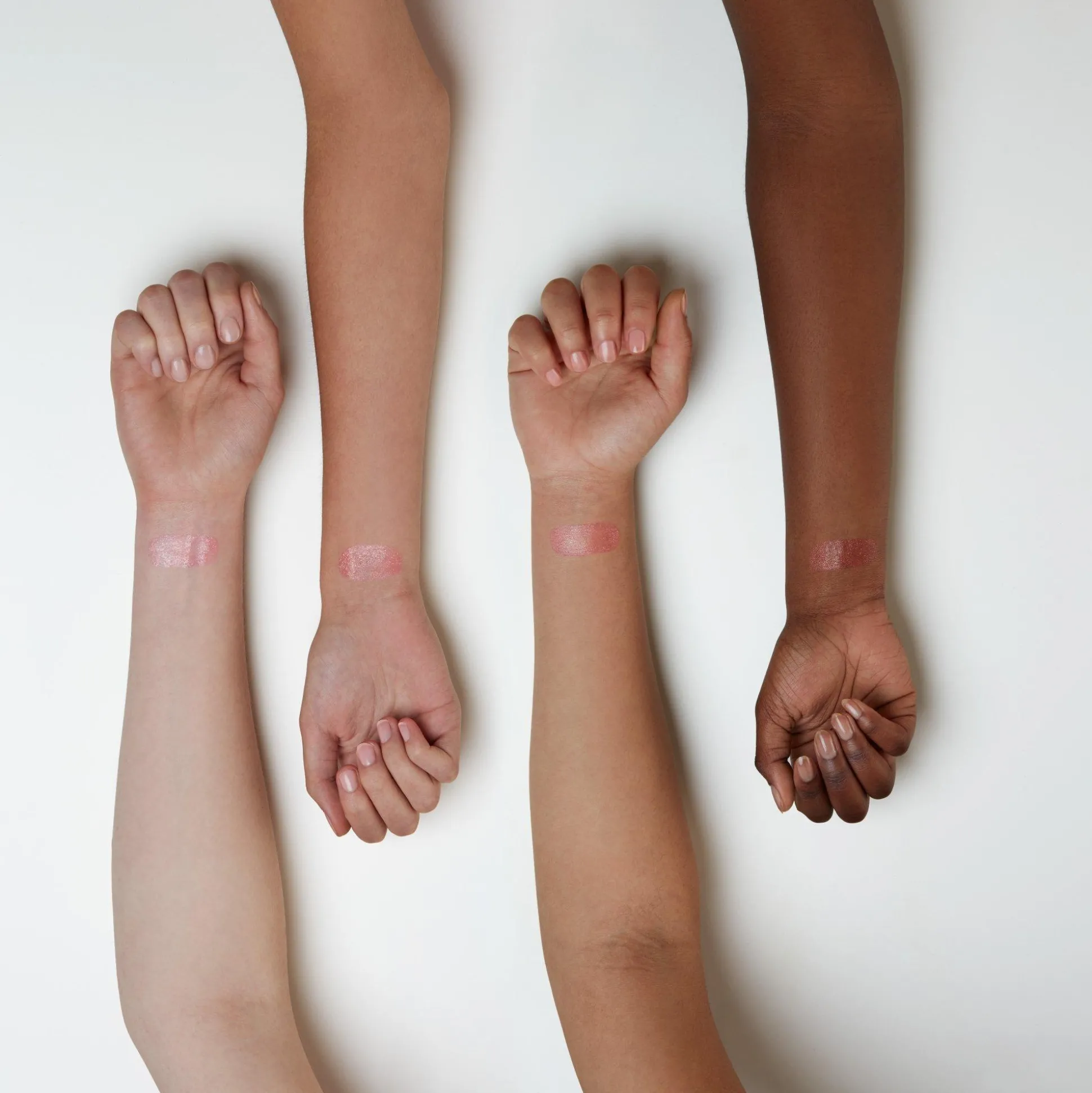 glimmer_glow_lipstick_3.webp glimmer GLOW lipstick^essence Best Sale