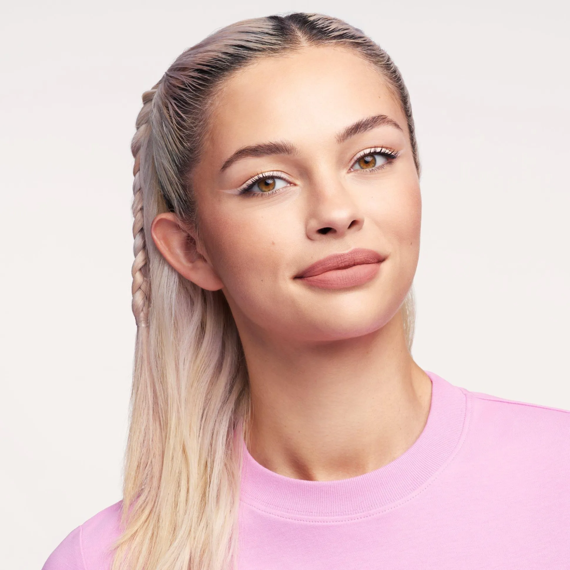 h_matte_liquid_lipstick_4-3.webp 8h MATTE liquid lipstick^essence Store