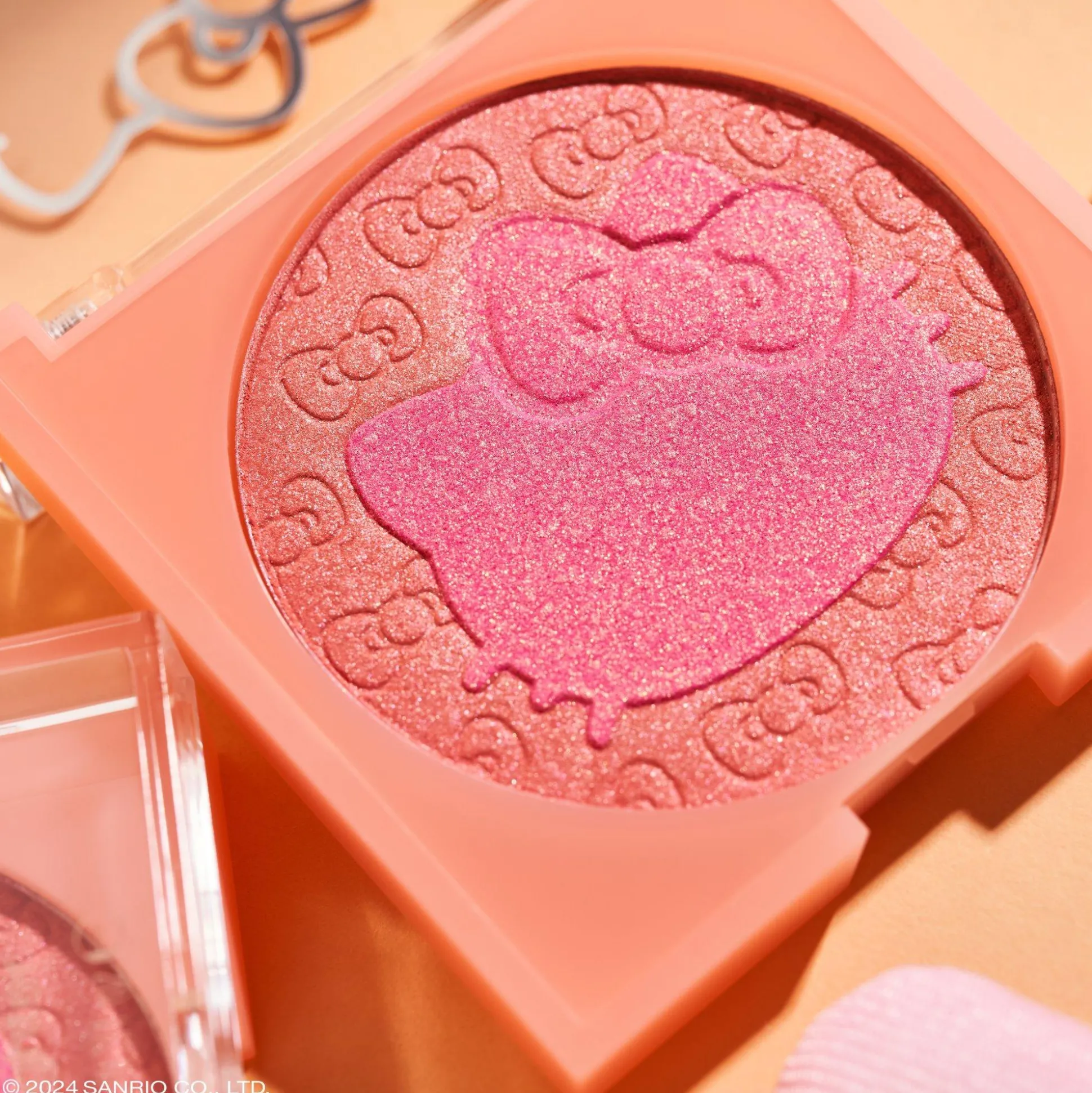 hello_kitty_blushlighter_4.webp Hello Kitty blushlighter^essence Best Sale