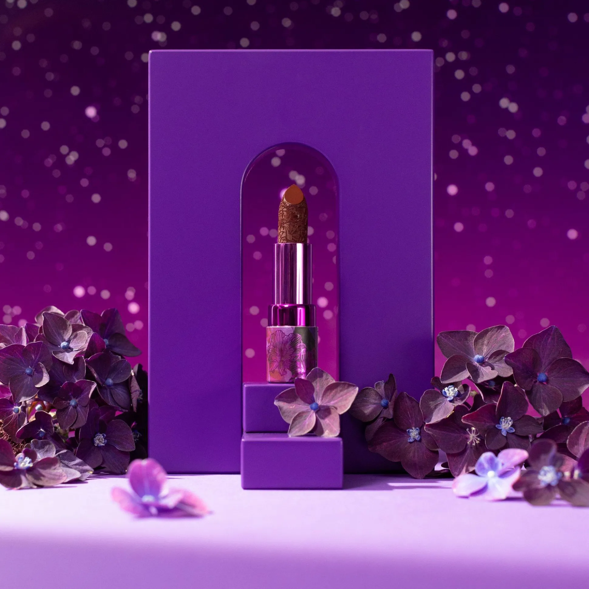 in_the_bloomlight_satijnen_lipstick_2.webp in the bloom'light satijnen lipstick^essence Store