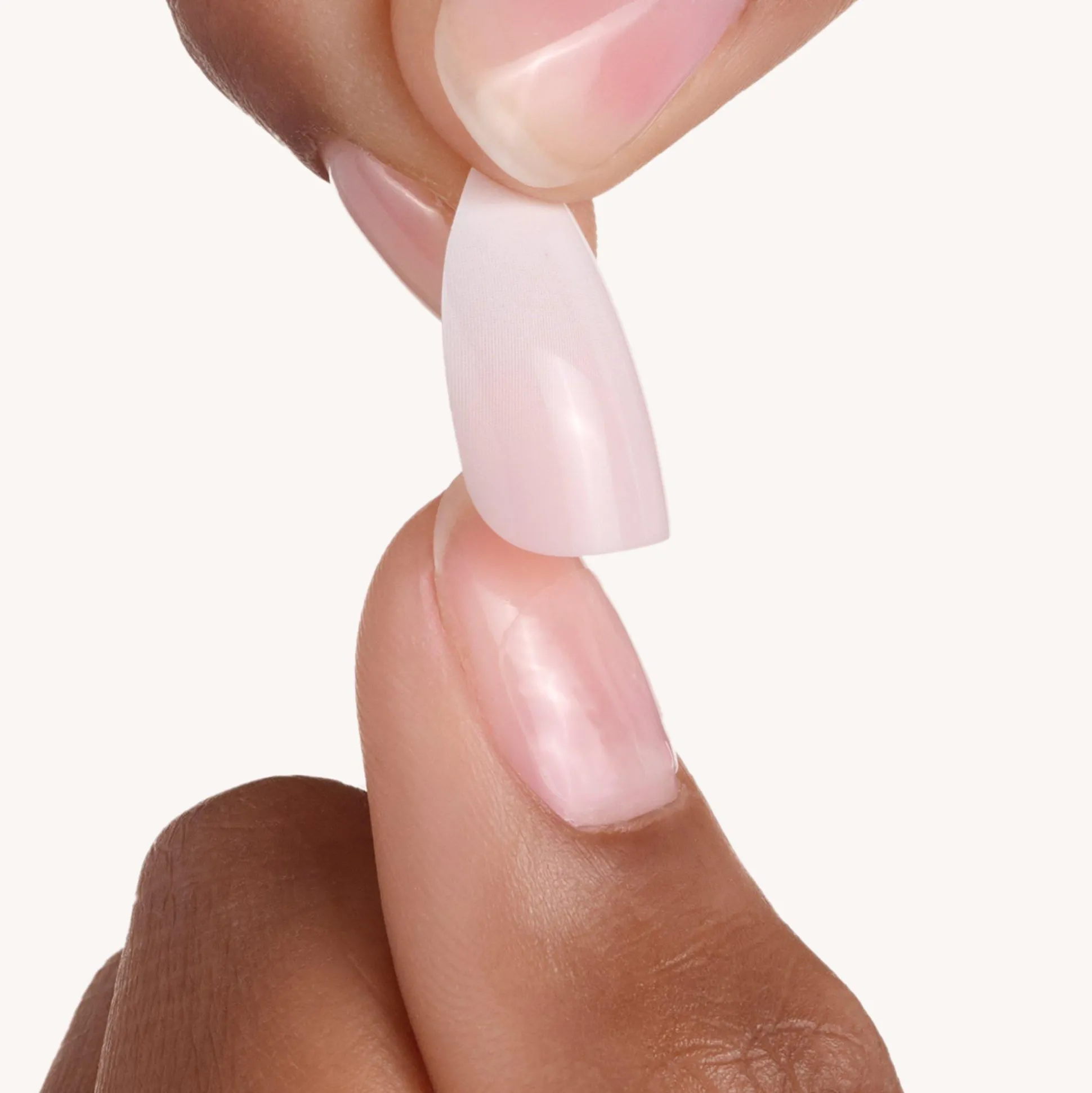 nail_glue_tabs_2.webp nail GLUE TABS^essence Flash Sale