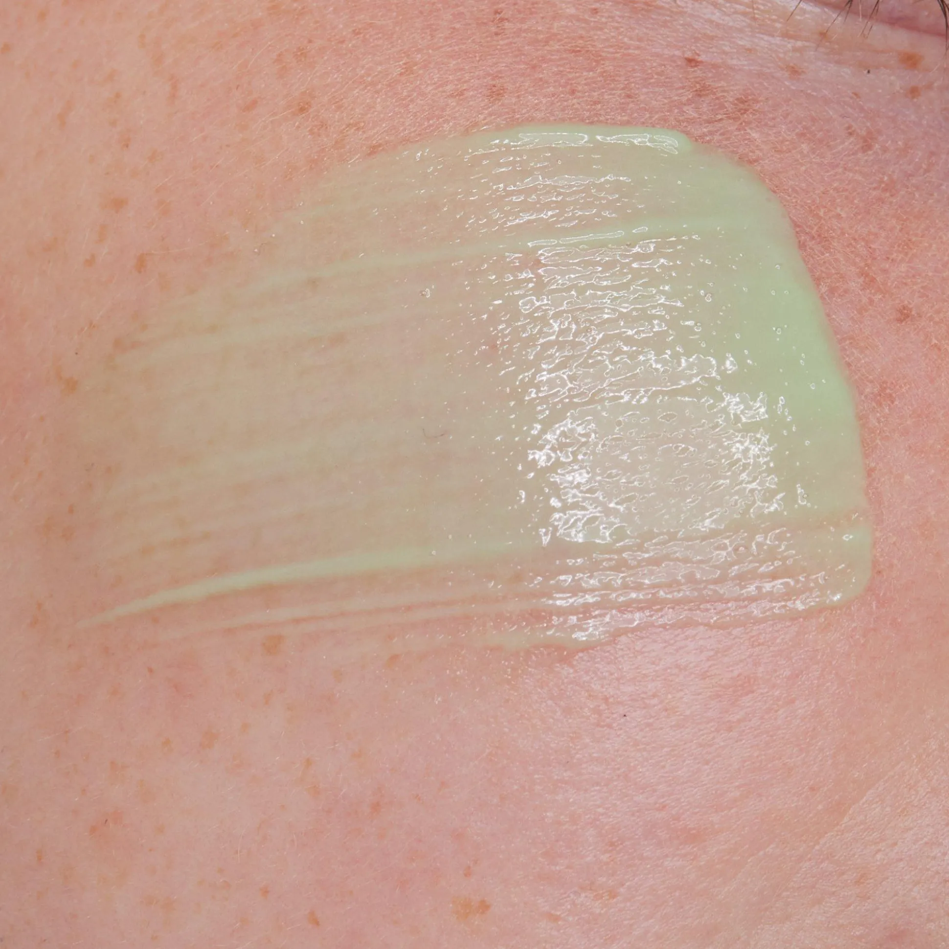 redness_reducer_primer_3.webp REDNESS REDUCER PRIMER^essence Hot