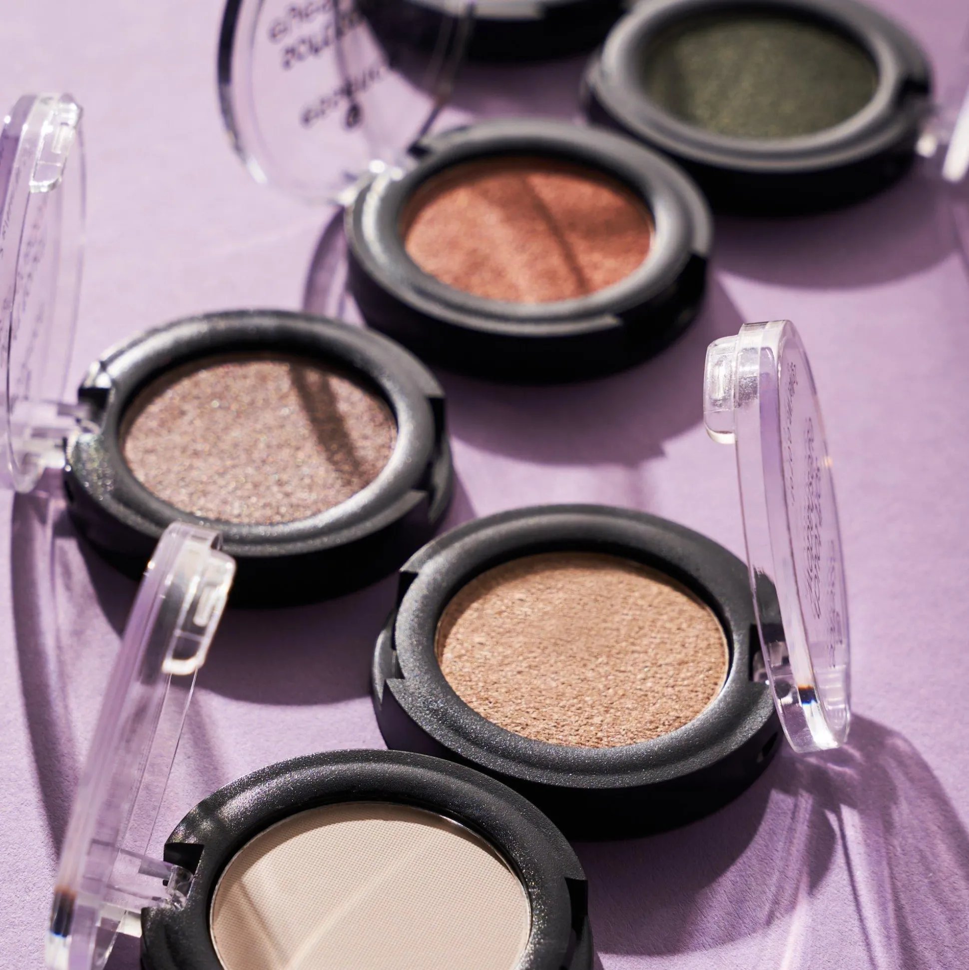 soft_touch_eyeshadow_5-1.webp soft touch eyeshadow^essence Hot