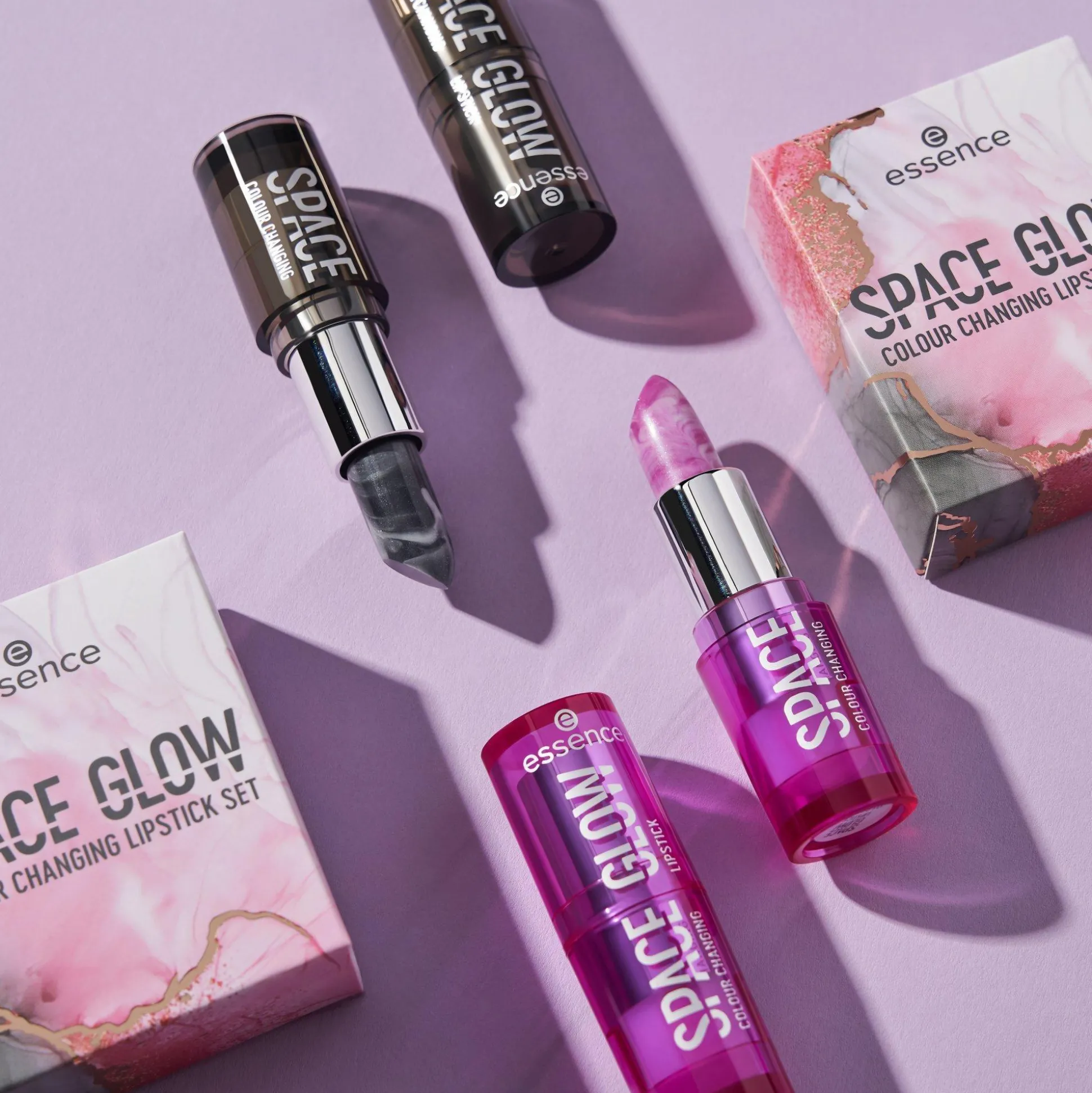 space_glow_kleurveranderende_lipstick_set_2.webp SPACE GLOW KLEURVERANDERENDE LIPSTICK SET^essence Clearance