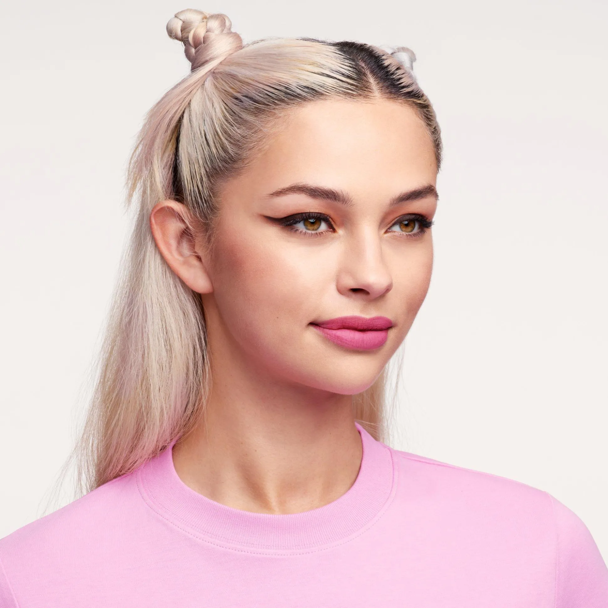 stay__play_gel_eyeliner_4-1.webp STAY & PLAY GEL EYELINER^essence Discount